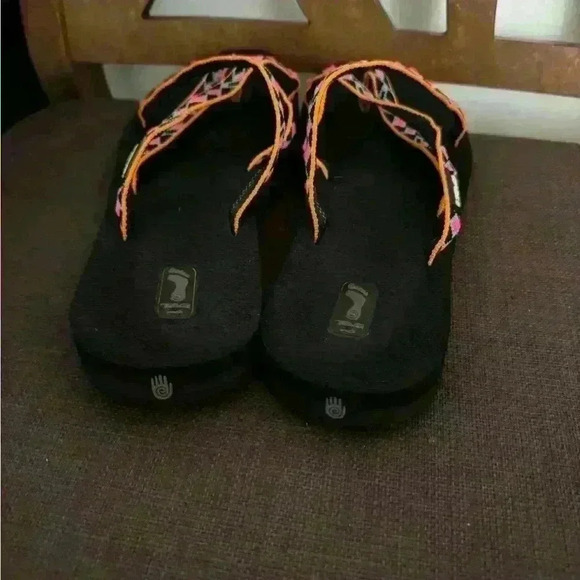 Teva Sandals size, used like a new, great for for relaxing summer looks - Picture 2 of 8